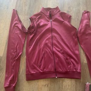 MADE IN BRITAIN. TRACKSUIT TOP. REMOVABLE ZIP SLEEVES. SIZE LARGE RUNS SNUG.